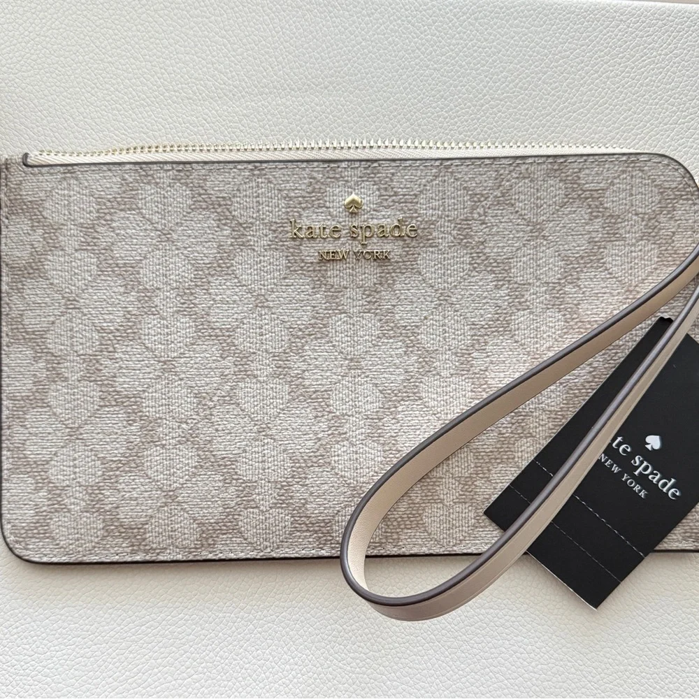 NWT Kate Spade Lucy Flower Medium Zip Wristlet in Dark Beige KG487